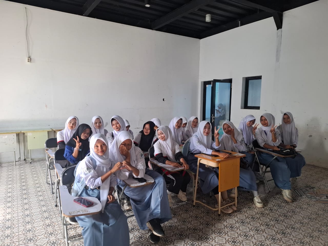 Mendistribusikan kuisioner untuk Project akhir